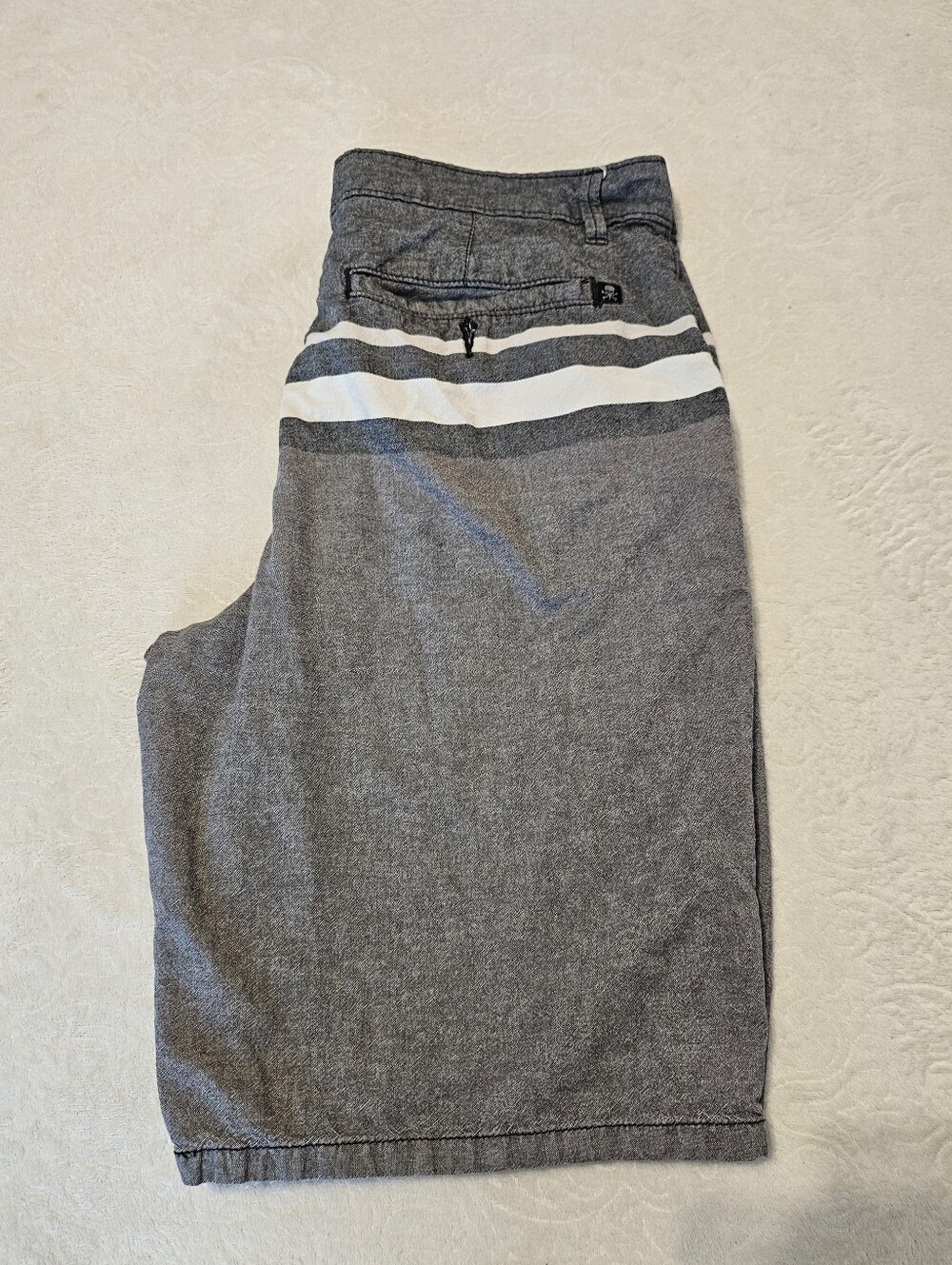 Tony Hawk Flat Front Gray Shorts Men's Size 34 White Stripe Crossbones Logo